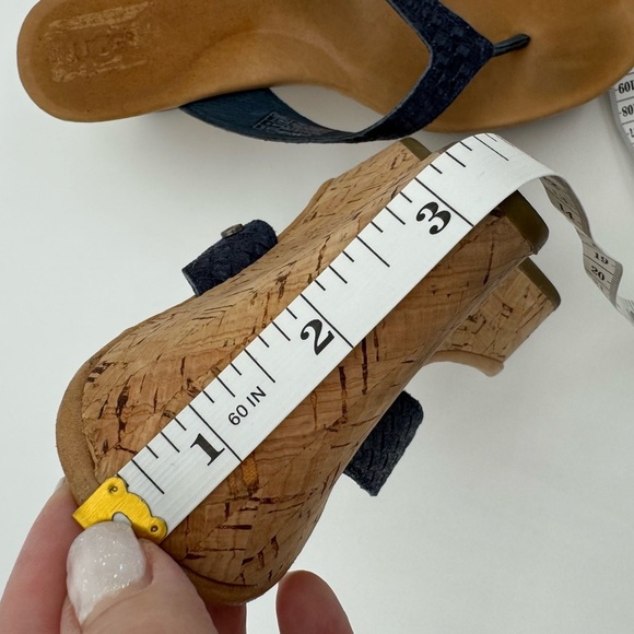 UGG Lucianna Wedge Sandals Size 9 Cork Platform Navy Blue Embossed Straps - Picture 9 of 10